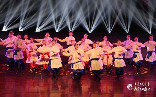 爱国群舞成人舞蹈视频,共筑中国梦——群舞成人舞蹈视频赏析-第3张图片-草莓视频深夜