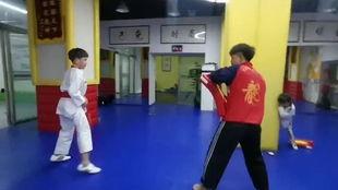 武术成人女生实战视频,女性力量与技巧的完美展现-第2张图片-草莓视频深夜